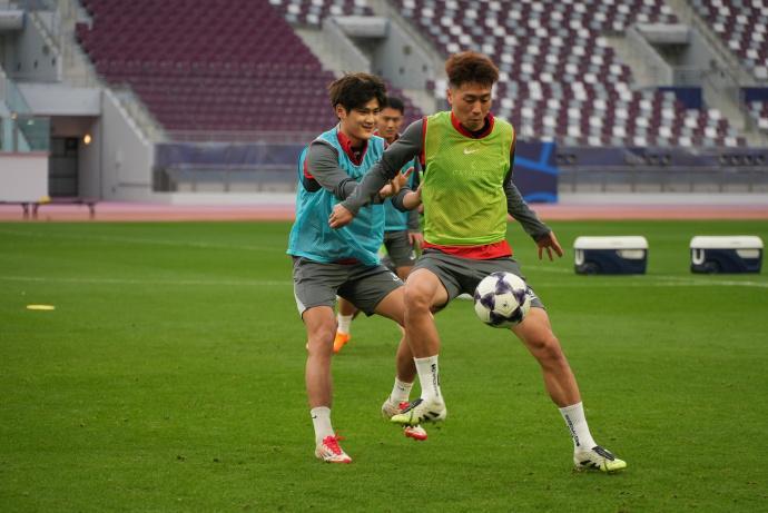 英雄联盟战队分析-神奇主帅米卢自荐首席助教？海港外援选择坚持走 “咸菜泡饭 路线